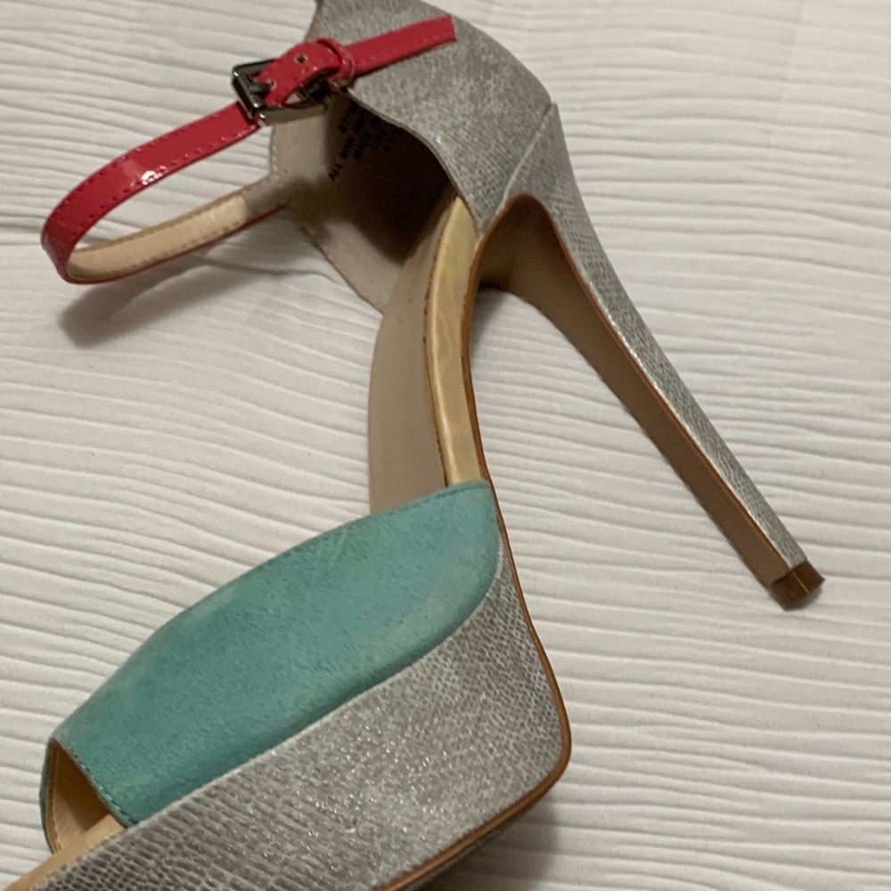 Shoes - Picture 3 of 15